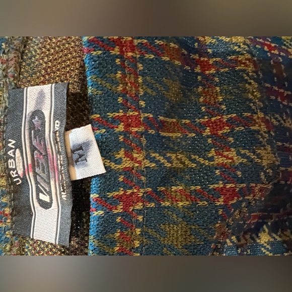 Urban Vibe. Ladies plaid skirt with pockets and split. Size Medium. - Picture 4 of 6